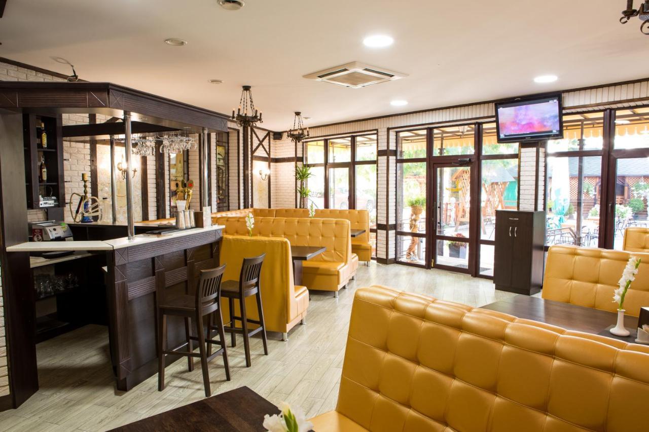 Venezia Otel Çernivtsi Dış mekan fotoğraf